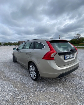 Volvo V60 cena 31000 przebieg: 251000, rok produkcji 2010 z Warszawa małe 191